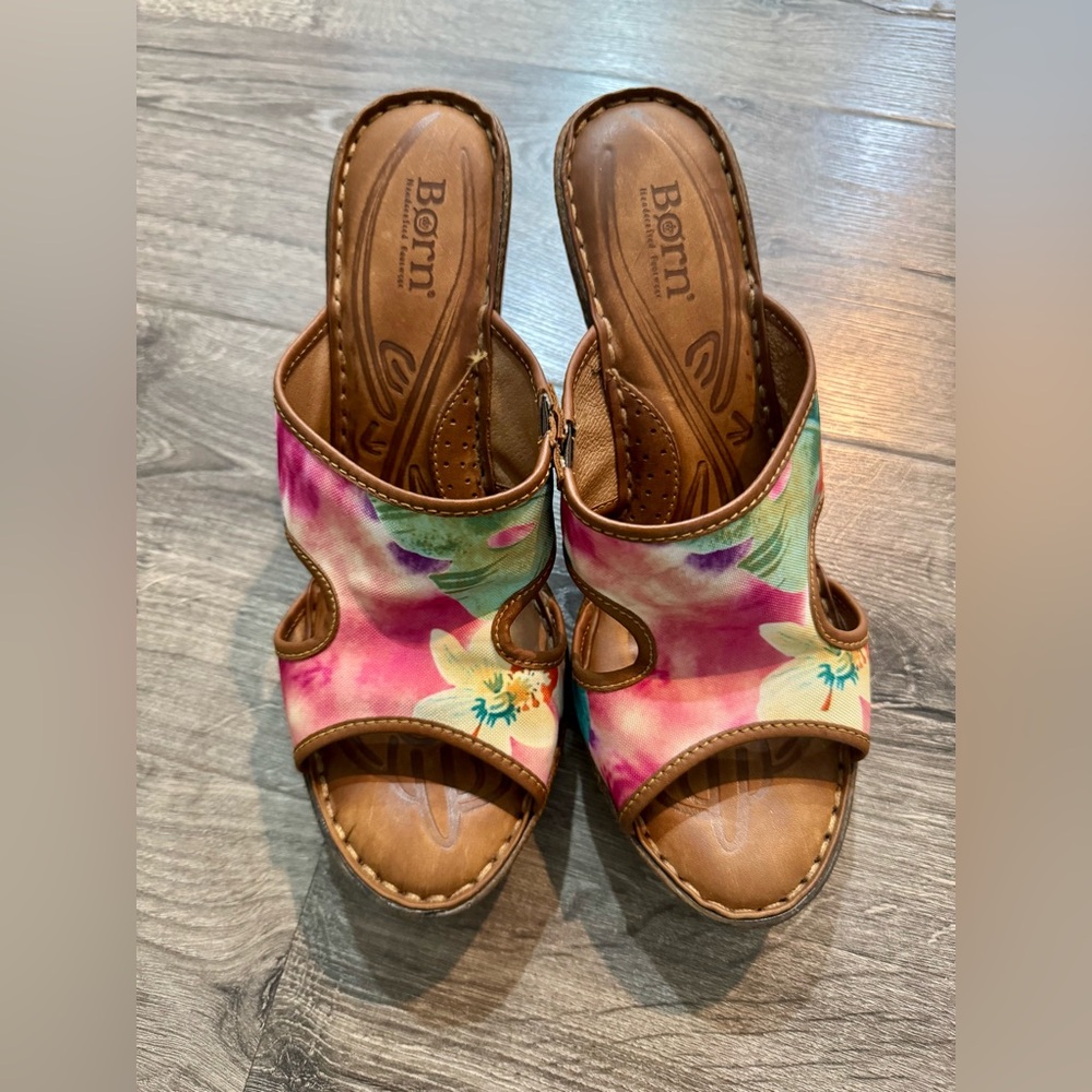 Women’s Born Floral Colorful Wedge Sandals Size 10/42